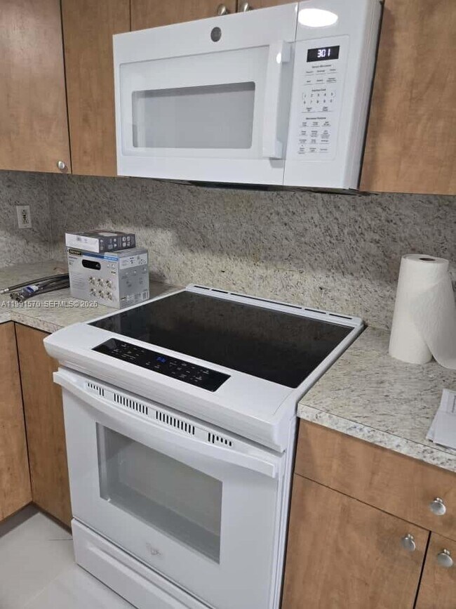 Building Photo - 5 Olive Dr