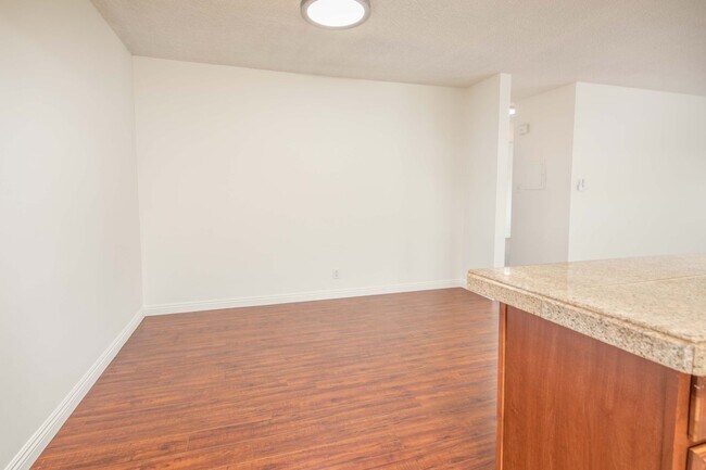 Building Photo - 329 Orizaba Ave