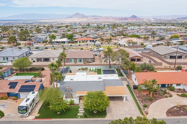 Building Photo - European-inspired Mid-Century Henderson Home!