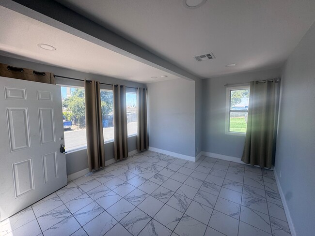 Building Photo - Rare waterfront rental home opportunity at the blue sky Marina in Antioch!