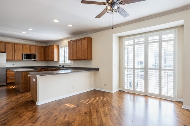 Building Photo - 9482 Inverness Dr