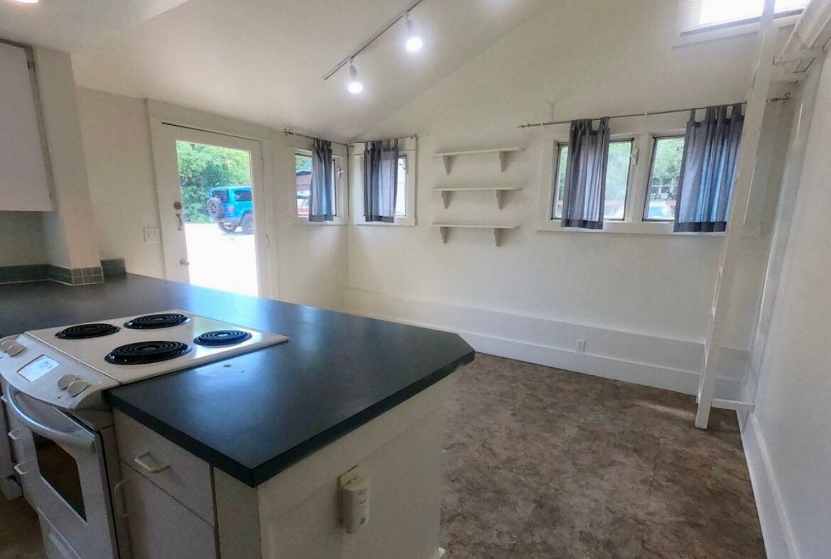 Electric stove and dishwasher. - 920 University Ave