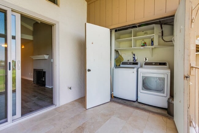 Building Photo - Gorgeous Upper Unit Condo in Fairway Knoll...