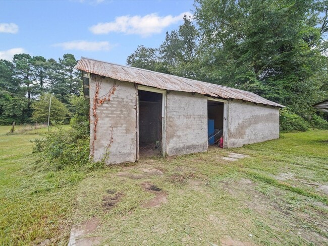 Building Photo - 4 Bedroom/2 Bath Home for Rent