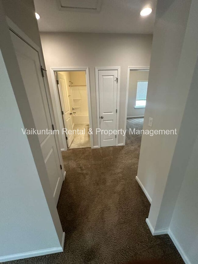 Building Photo - 234 Brandon Lks Dr