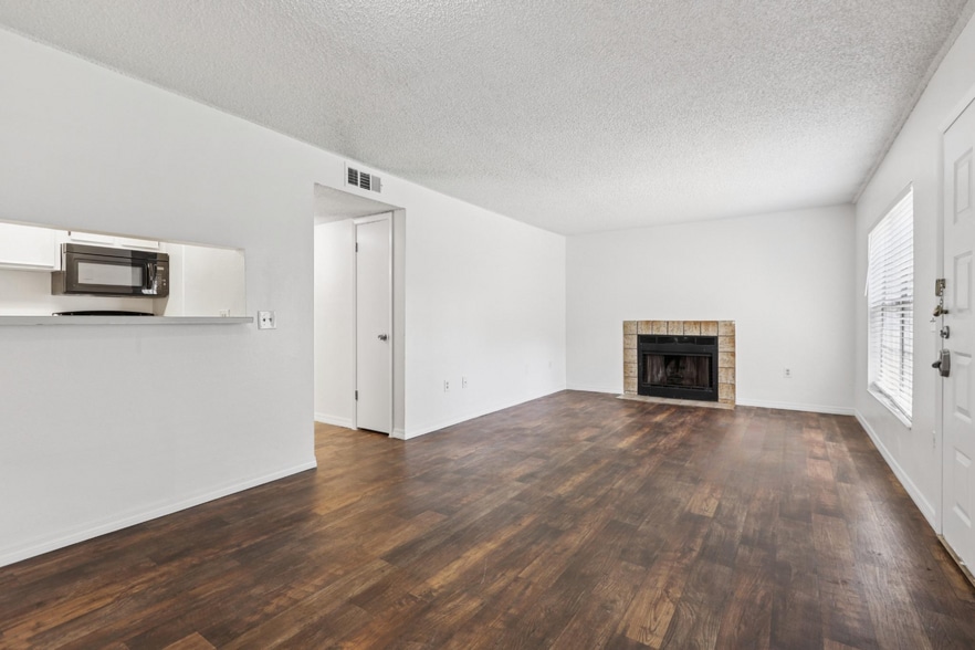 Building Photo - 14325 Hanging Moss Cir