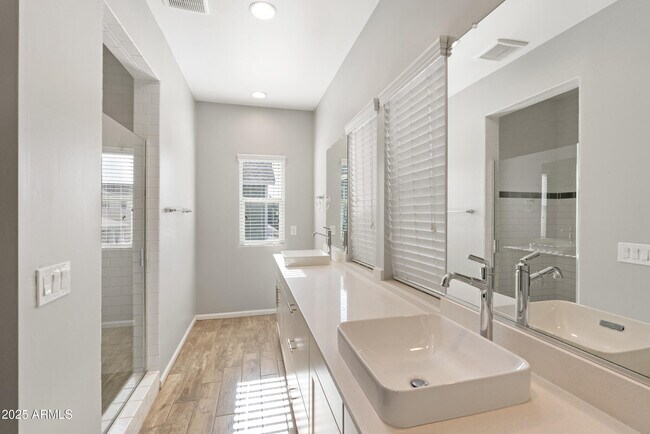 Building Photo - 714 E Boca Raton Rd