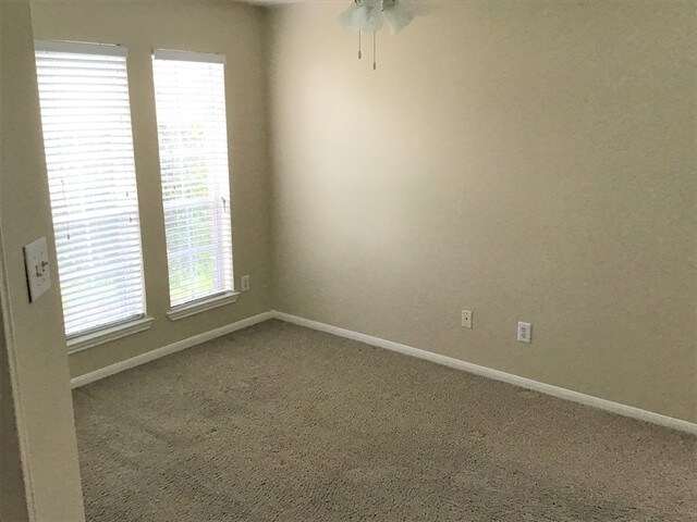 Building Photo - 1805 Manor Cir
