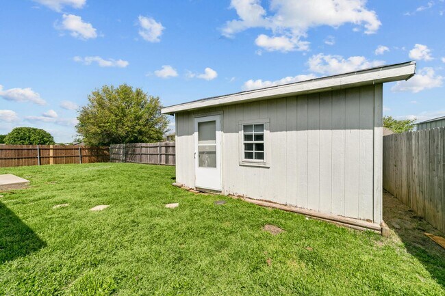 Building Photo - 1311 Wenatchee Dr