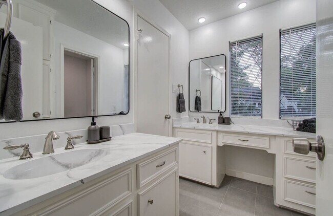 Building Photo - 5135 Westerham Pl