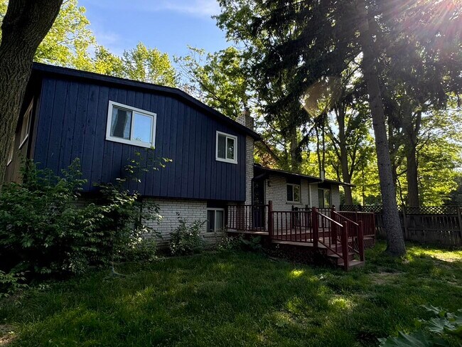 Building Photo - 3533 Frederick Dr