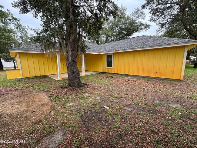 Building Photo - 1379 Stratford Ave