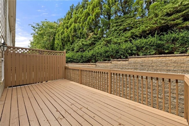 Building Photo - 10870 Brunson Dr