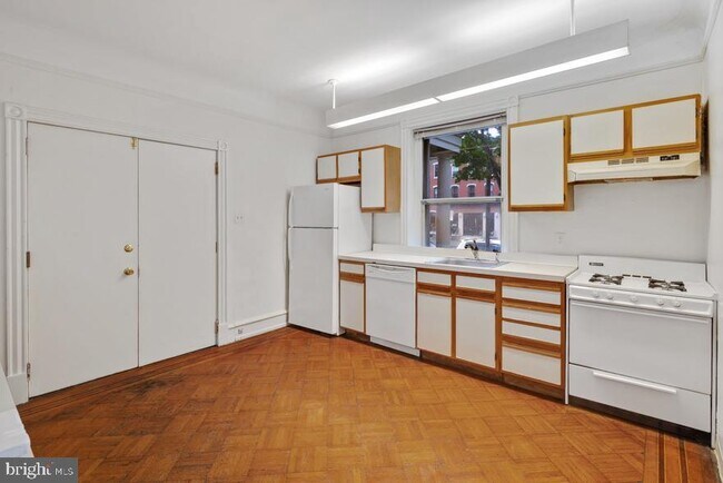 Building Photo - 3512 Lancaster Ave