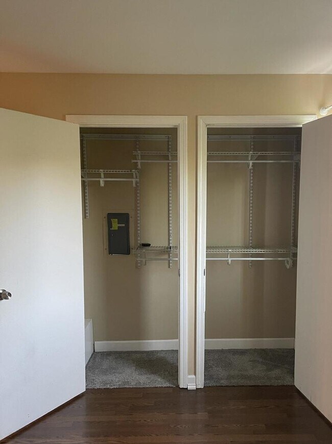 Building Photo - 240 E Rimini Ct