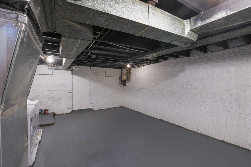 Building Photo - 130 Reedbird Ave