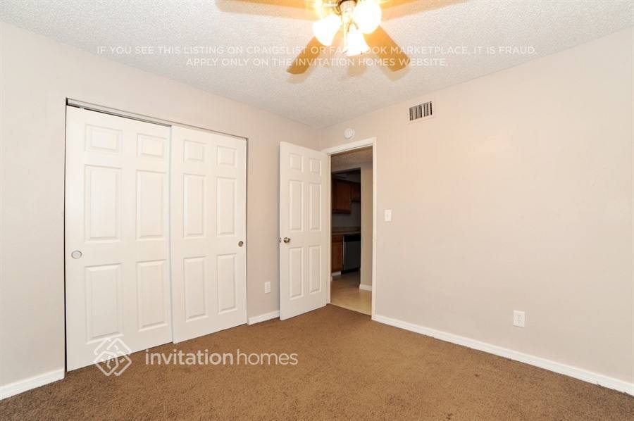 Building Photo - 2324 Fulton Way SW