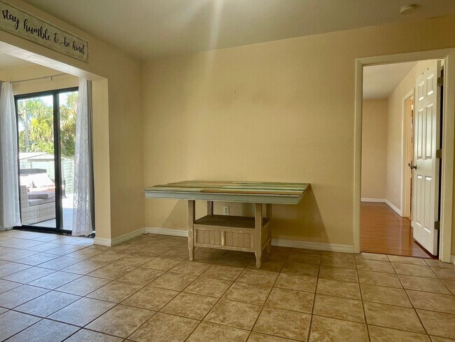 Building Photo - Charming 3-Bedroom Home for Rent in Prime ...