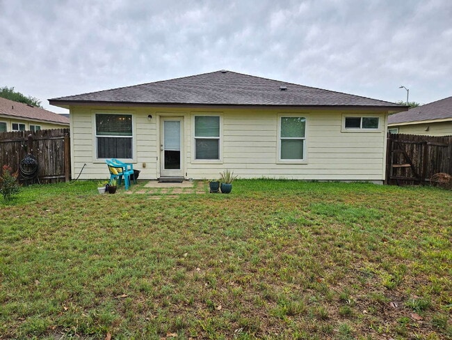 Building Photo - Charming 3-Bed Oasis in Lockhart with Styl...