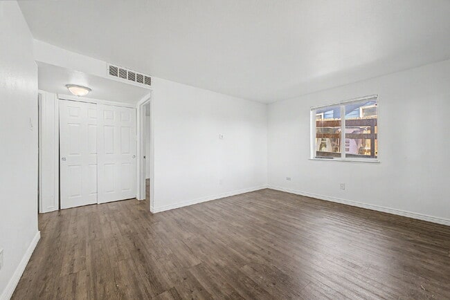 Building Photo - Garden Level 2 bedroom/1 bath for rent in Denver
