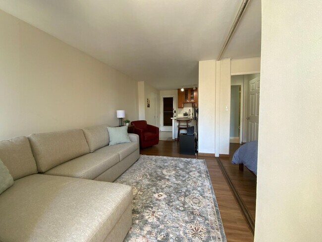 Building Photo - FULLY FURNISHED 1 BEDROOM/1 BATH IN HONOLULU