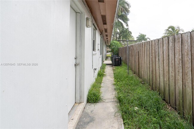 Building Photo - 1329 NE Krome Terrace