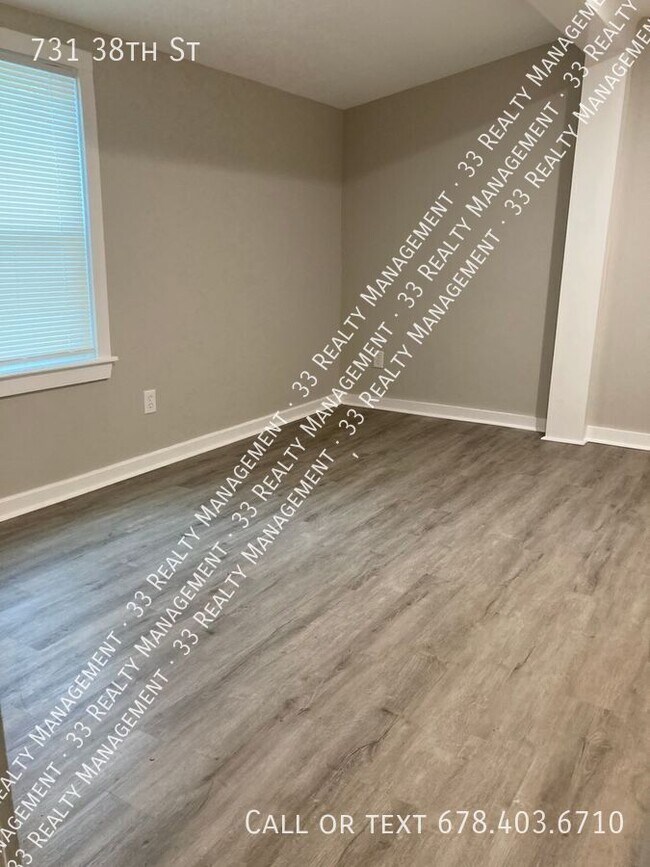 Building Photo - 731 E 38th St