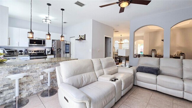 Building Photo - 5109 SW 141st Ave