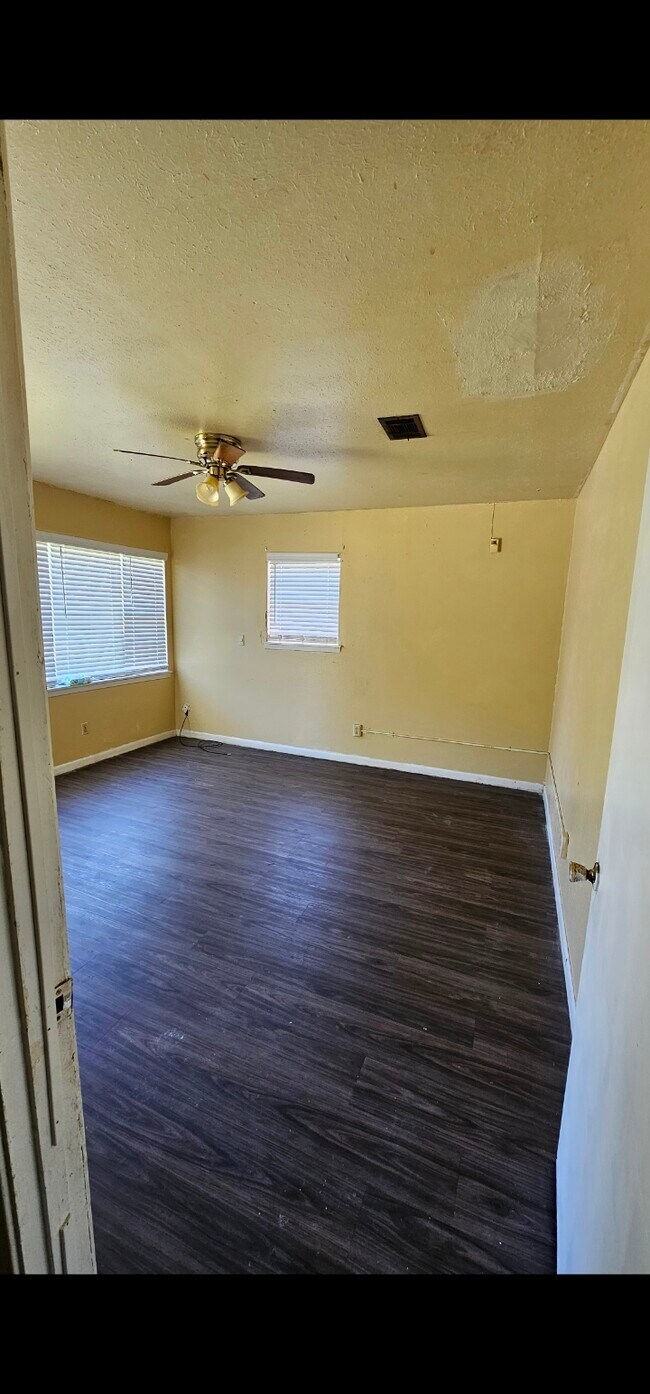 Building Photo - daniel