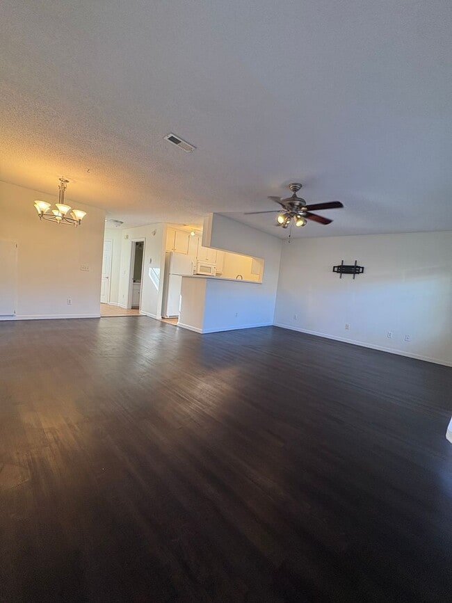 Building Photo - 118 W Briar Dr
