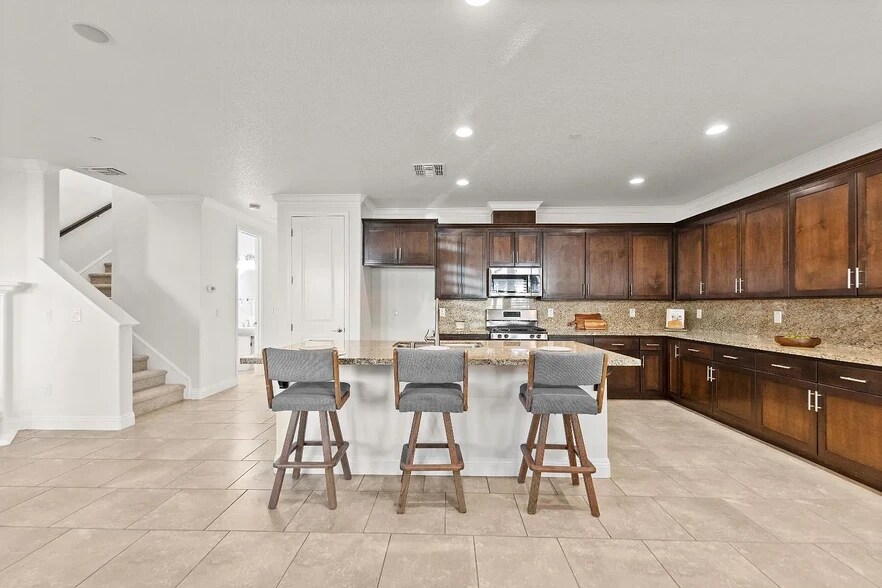 Building Photo - 663 Addison Ln
