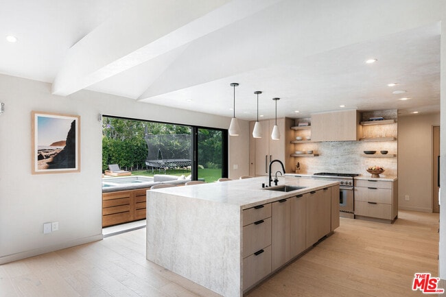 Building Photo - 6450 Surfside Way