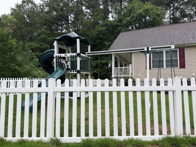 Building Photo - 32300 Azalea Ln