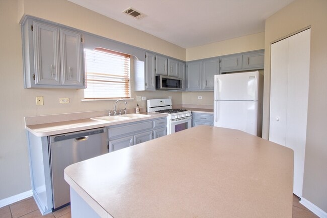 Building Photo - 16472 Teton Dr