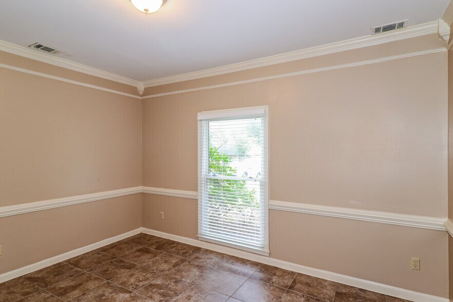 Building Photo - 2279 Hickory Path Dr