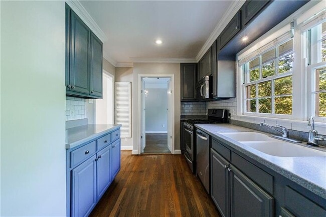 Building Photo - 2311 Pembrook Pl NE