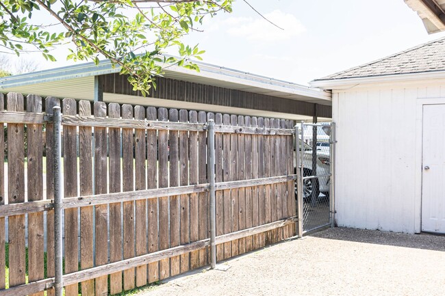 Building Photo - 6508-6510 Alford