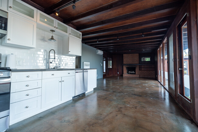 Building Photo - 6900 Grenoble St