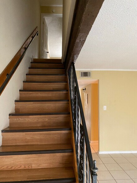 Building Photo - 6342 Walraven Cir