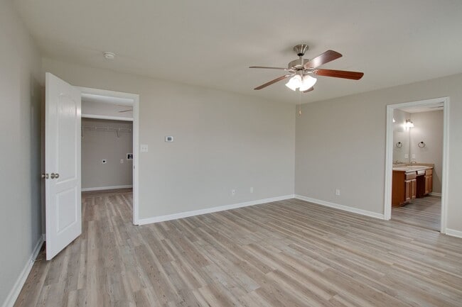 Building Photo - 128 Farmington Dr
