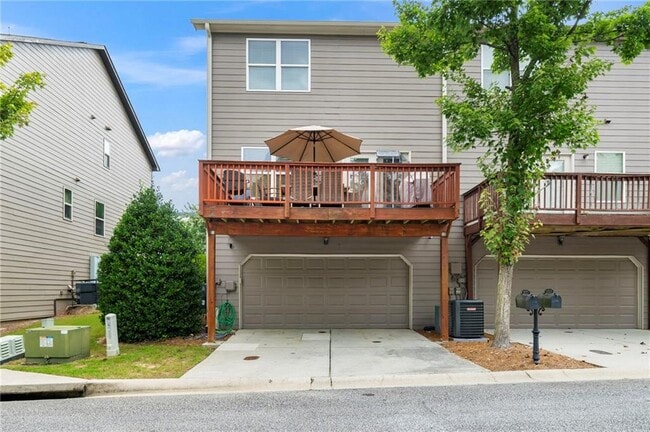 Building Photo - 5227 Whiteoak Ave