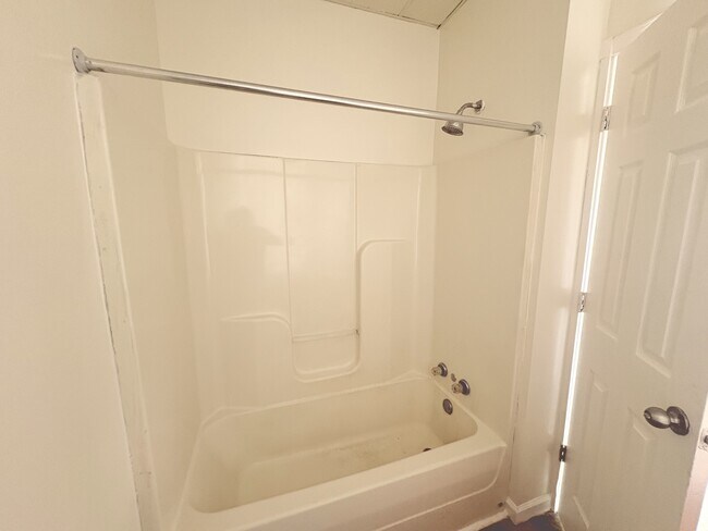 Building Photo - 214 S 13th St