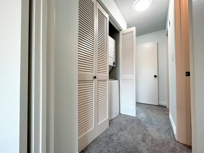 Building Photo - Must See Bright and welcoming one bedroom ...