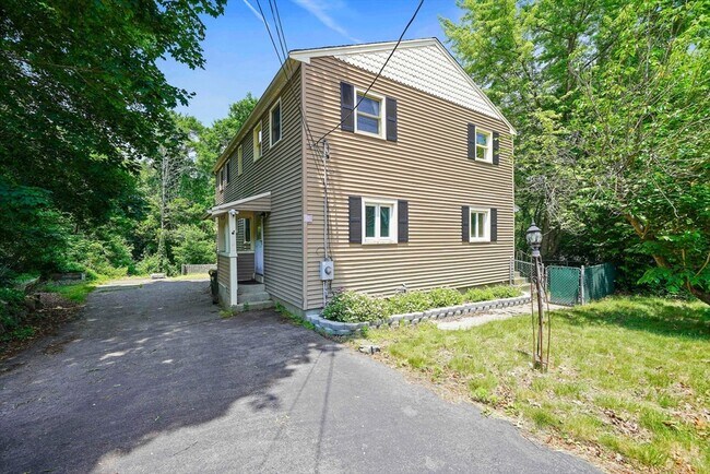 Building Photo - 585 Washington St