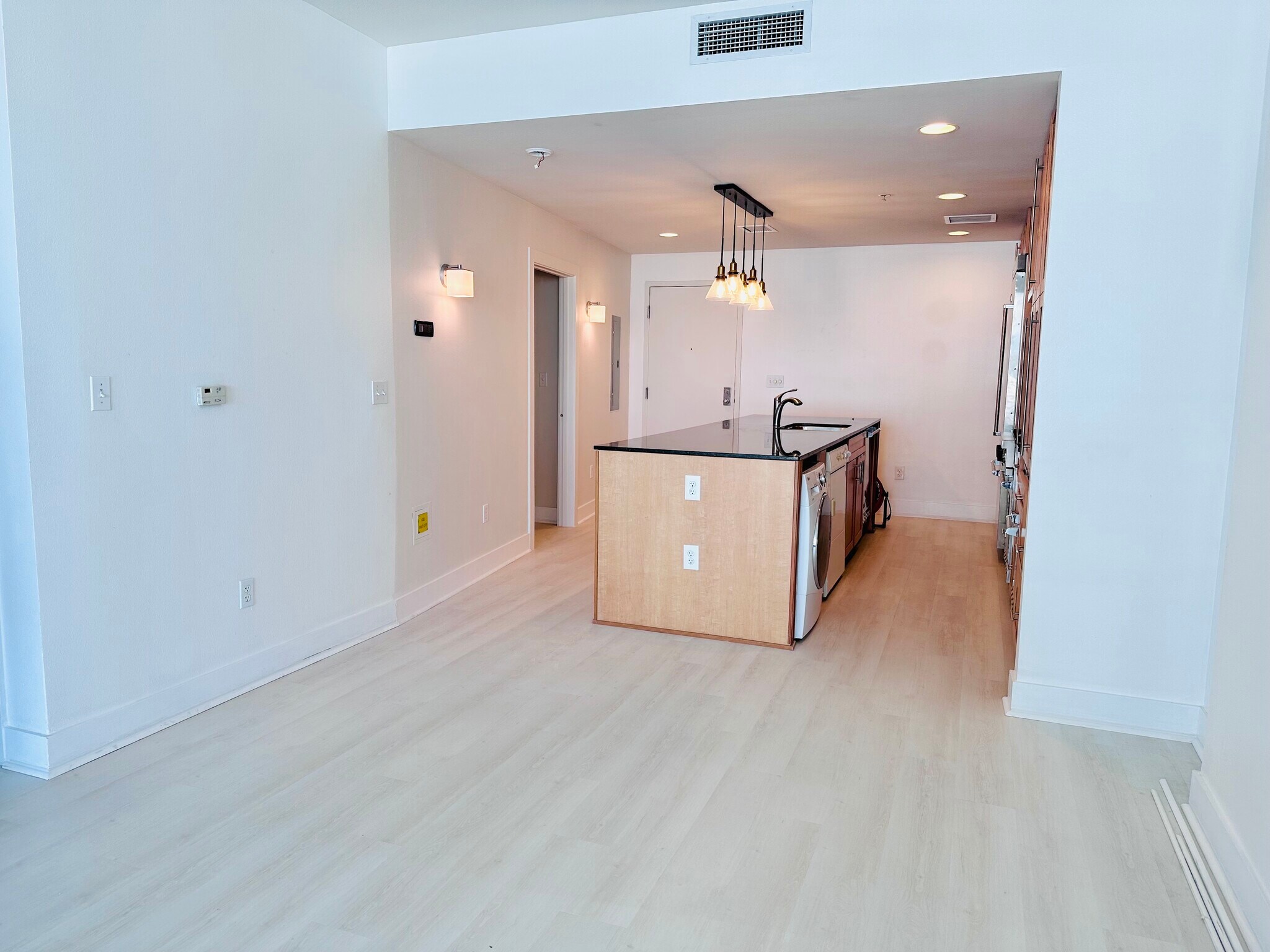 Building Photo - 1208 E Kennedy Blvd
