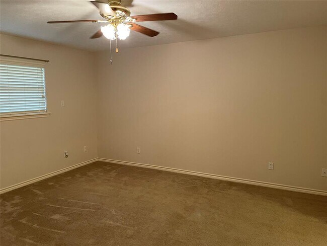 Building Photo - 203 Pine Valley