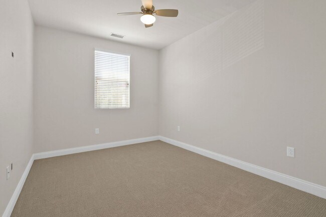 Building Photo - 604 El Paseo