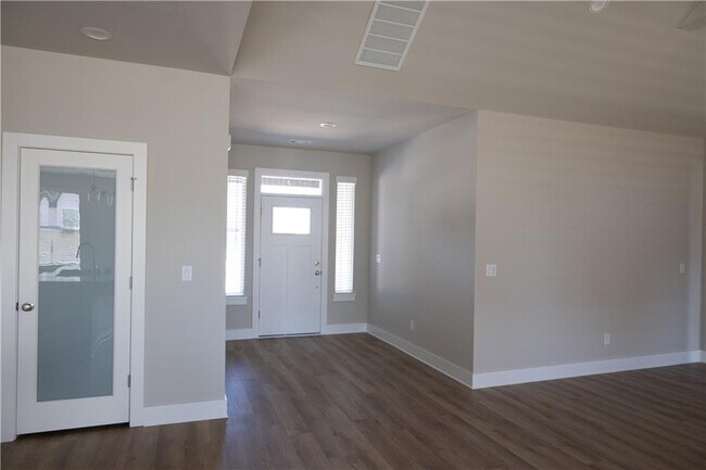 Building Photo - 817 Spurgeon Ln
