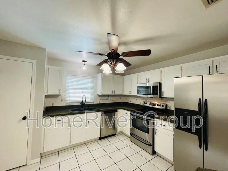 Building Photo - 10110 Cedar Dune Dr