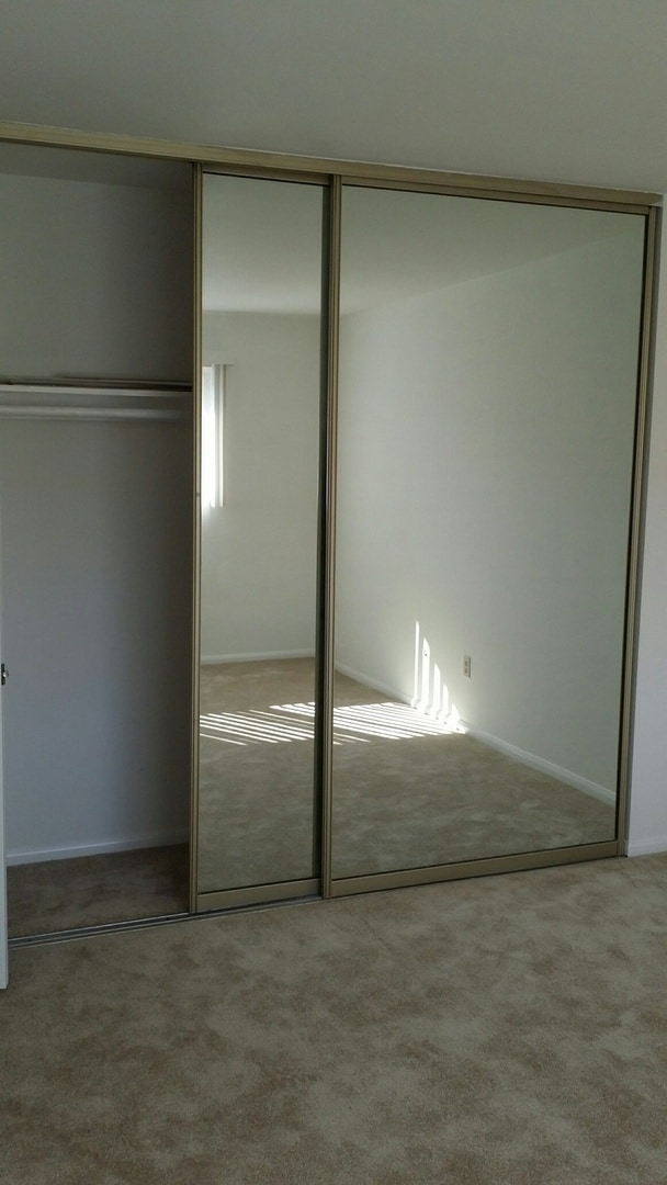 Building Photo - UTC Duplex 1475 Sq Ft 3 bedroom 1.5 ba woo...